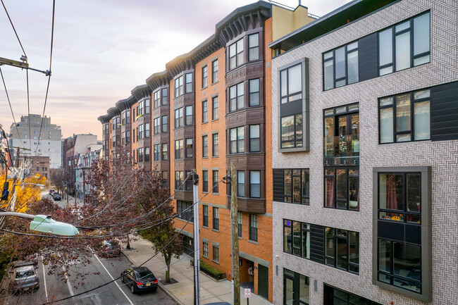 Thomas Jefferson II Apartments in Hoboken, NJ - Foto de edificio - Building Photo