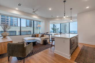 Peridot Residences in Dallas, TX - Building Photo - Interior Photo