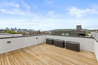 2364 Franklin Ave E in Seattle, WA - Building Photo - Building Photo