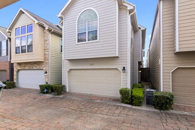 property at 2917 Clinton Dr