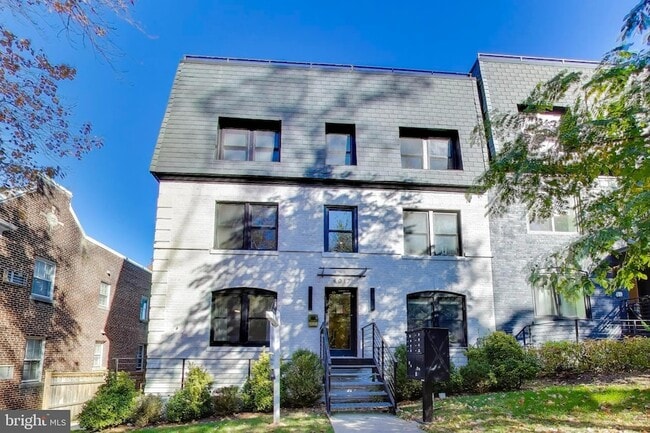4017 Davis Pl NW, Unit 3 in Washington, DC - Building Photo - Building Photo