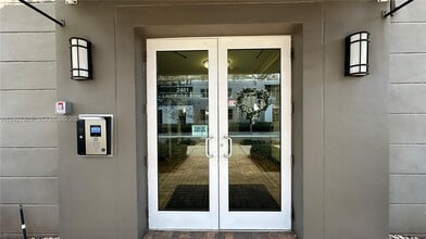 2401 NE 65th St in Fort Lauderdale, FL - Building Photo - Building Photo