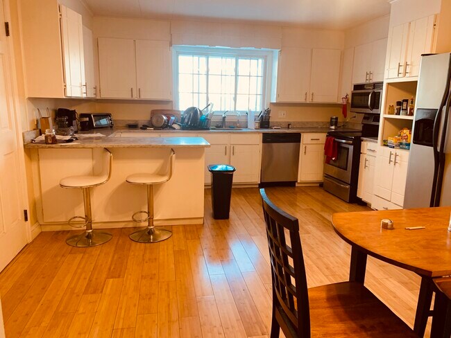 118 White St in Boston, MA - Foto de edificio - Building Photo