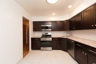 135-32 82nd Ave-Unit -3 in Queens, NY - Foto de edificio - Building Photo