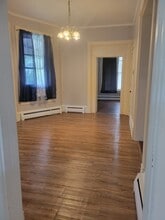 405 E Main St, Unit First Floor Apartment in New Holland, PA - Building Photo - Building Photo