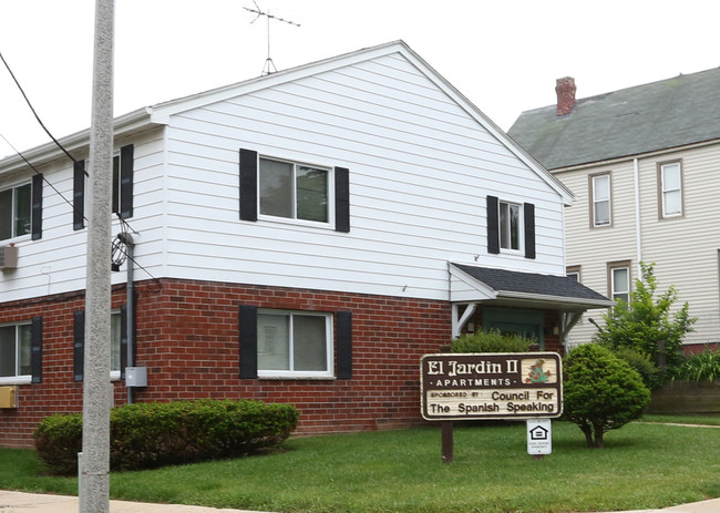 El Jardin II Apartments in Milwaukee, WI - Building Photo - Building Photo