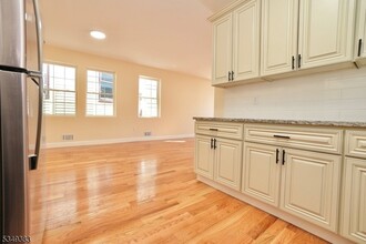 46 N 16th St in East Orange, NJ - Building Photo - Building Photo