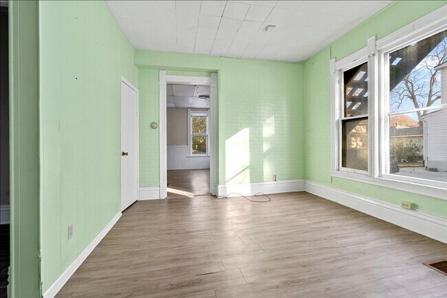 2104 College St-Unit -#1 in Cedar Falls, IA - Building Photo - Building Photo