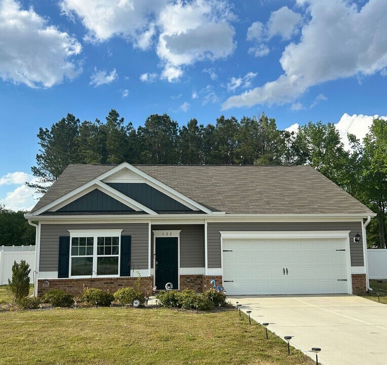 322 Settlers Pointe Dr in Pikeville, NC - Building Photo