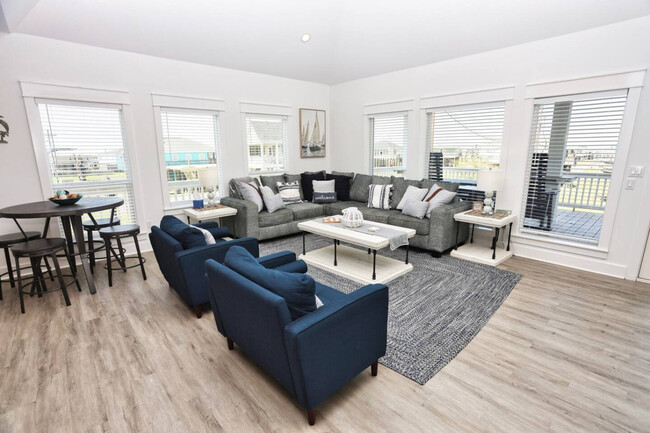 property at 927 Palm Ridge Dr