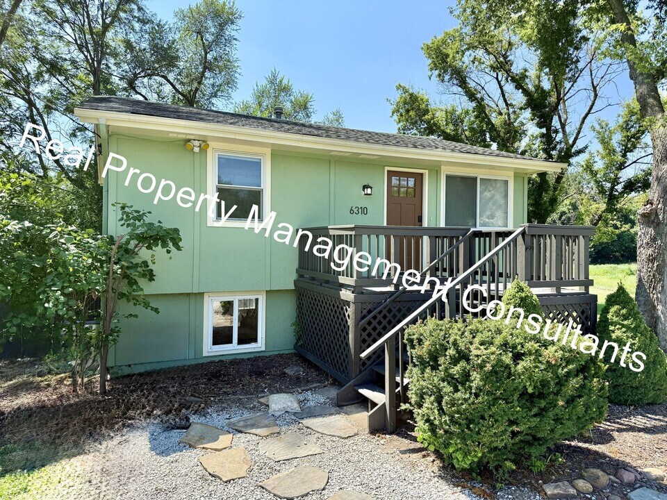 6310 NW Waukomis Dr in Kansas City, MO - Building Photo