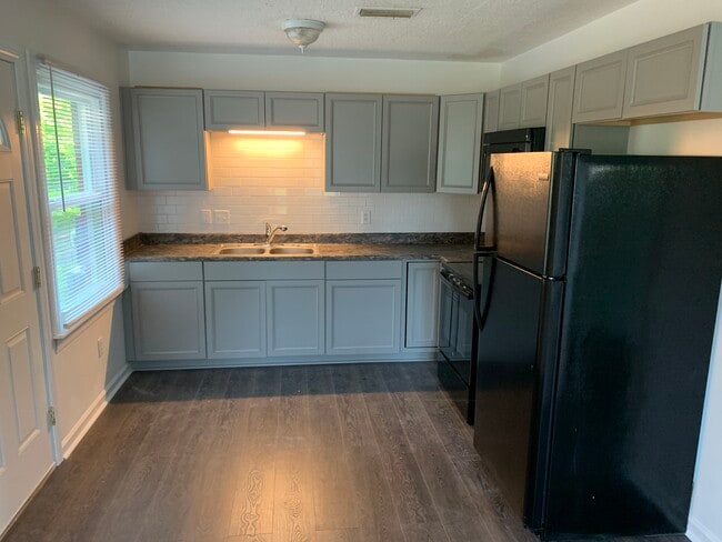 1210 McLaughlin St in Statesville, NC - Building Photo - Building Photo