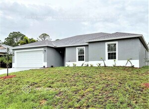 467 Ocala St in Palm Bay, FL - Foto de edificio - Building Photo