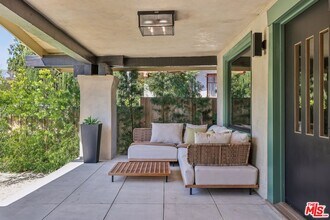 1812 N Kenmore Ave in Los Angeles, CA - Building Photo - Building Photo