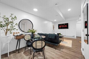 10751-10792 92 St NW in Edmonton, AB - Building Photo