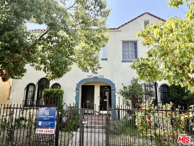 property at 1419 1/2 Bronson Ave