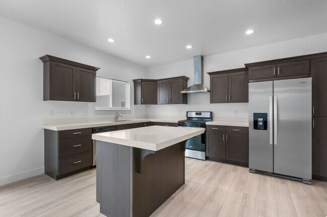 7217 N Hidden Steppe Bnd in Eagle Mountain, UT - Building Photo - Building Photo