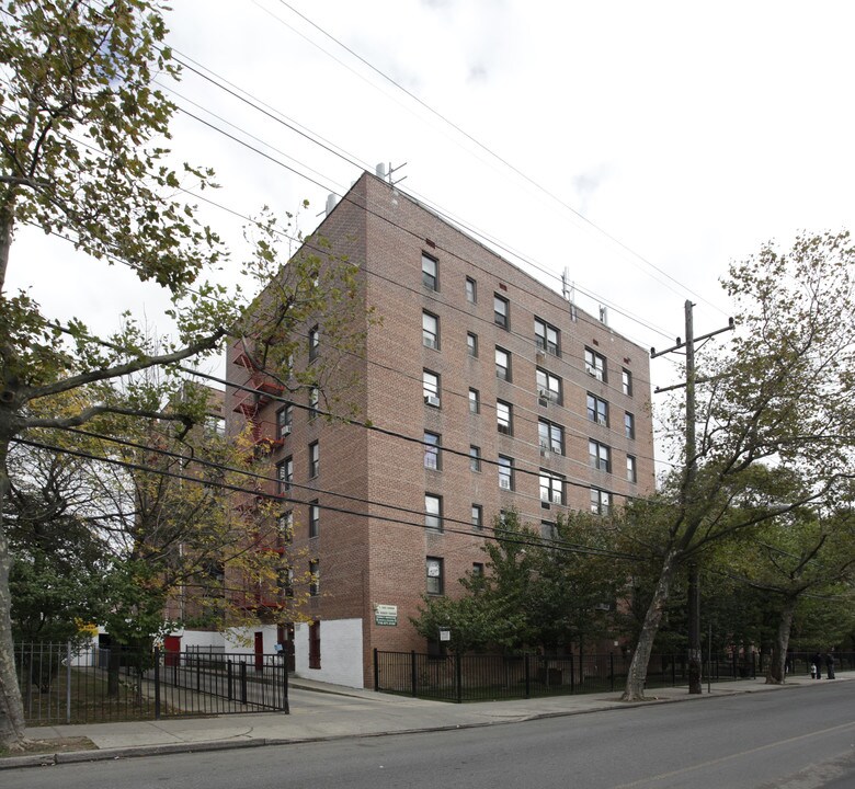 22-30 Mott Ave in Far Rockaway, NY - Building Photo
