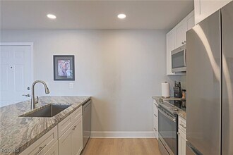 2885 Palm Beach Blvd in Ft. Myers, FL - Foto de edificio - Building Photo