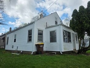 427 N Henrietta Ave in Rockford, IL - Building Photo - Building Photo