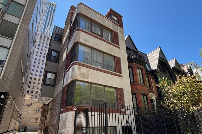 property at 117 E Bellevue Pl