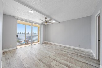 105 Paradise Harbour Blvd in North Palm Beach, FL - Building Photo - Building Photo