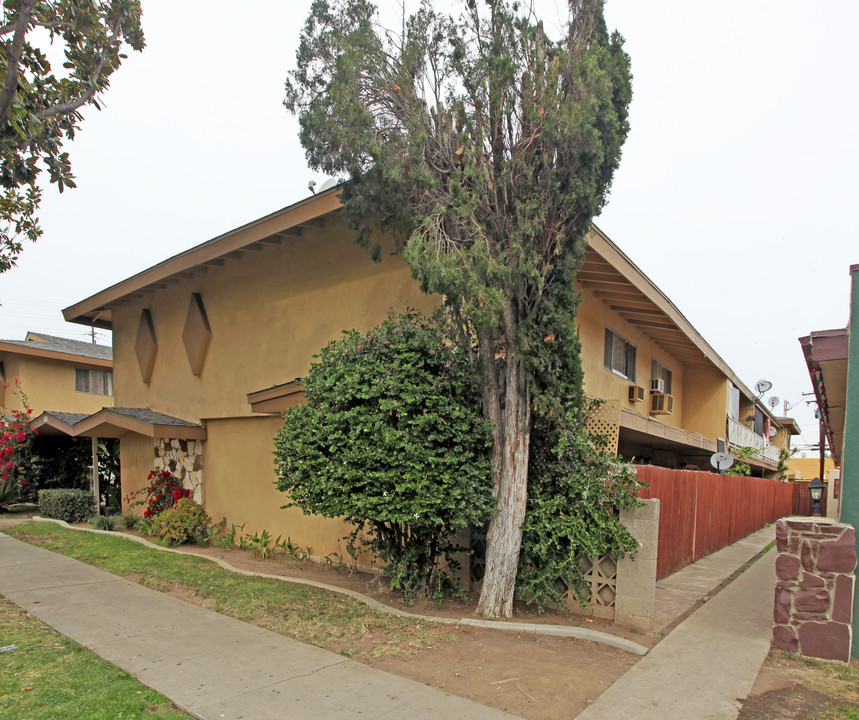 1801 E Wilson Ave in Orange, CA - Building Photo