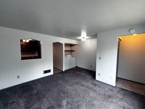 3225 Washington Way, Unit 3 in Longview, WA - Building Photo - Building Photo