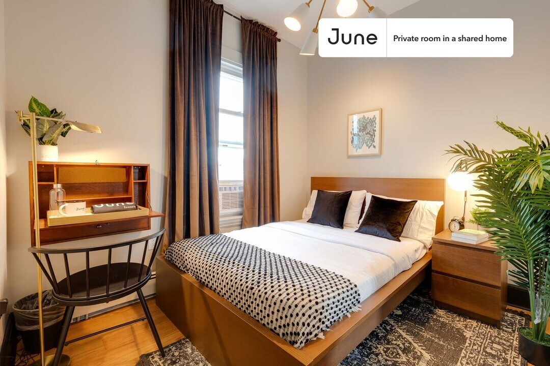 Private bedroom in 4 bed/1.5 bath Home in Boston, MA - Building Photo