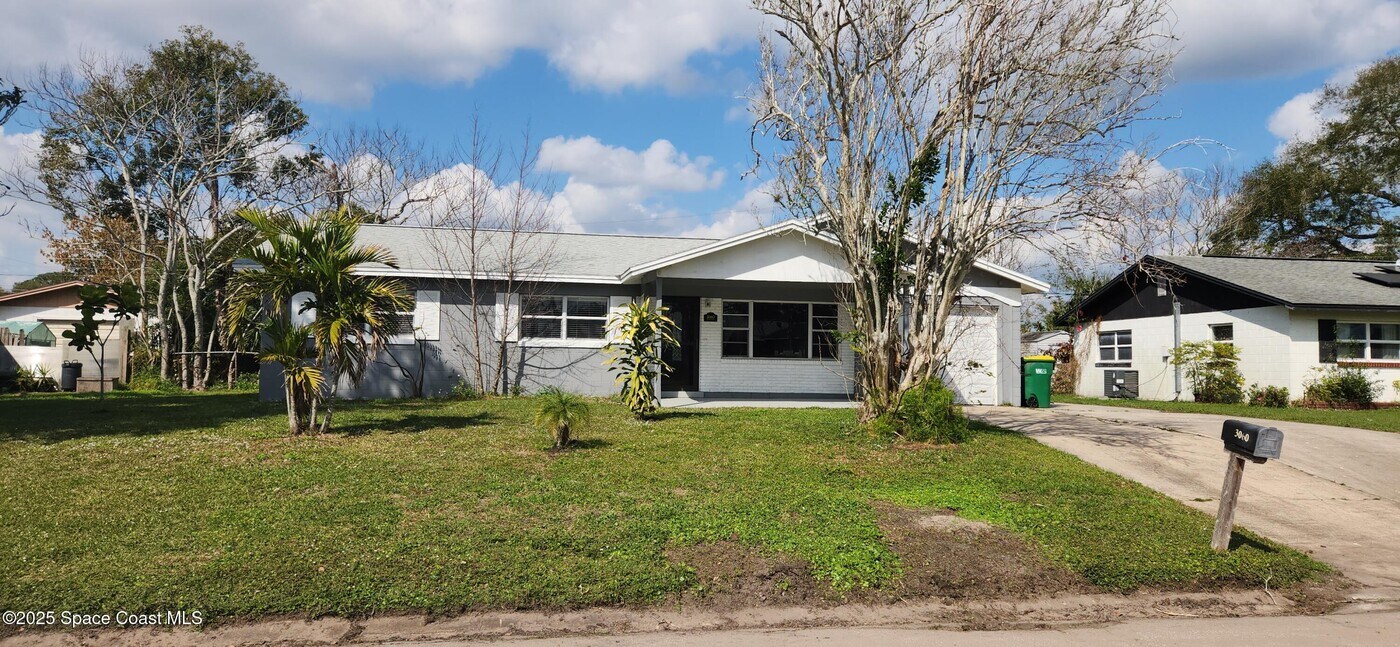 3060 Avon Ln in Titusville, FL - Building Photo