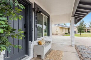 2529 E Commonwealth Cir in Chandler, AZ - Building Photo