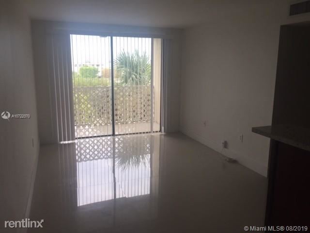 8185 NW 7th St-Unit -Apt 415 in Miami, FL - Building Photo