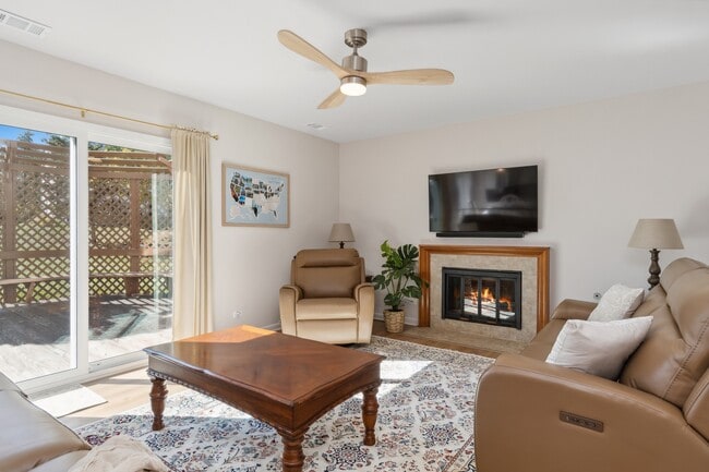 141 Rumsey Pl in Westmont, IL - Building Photo - Building Photo