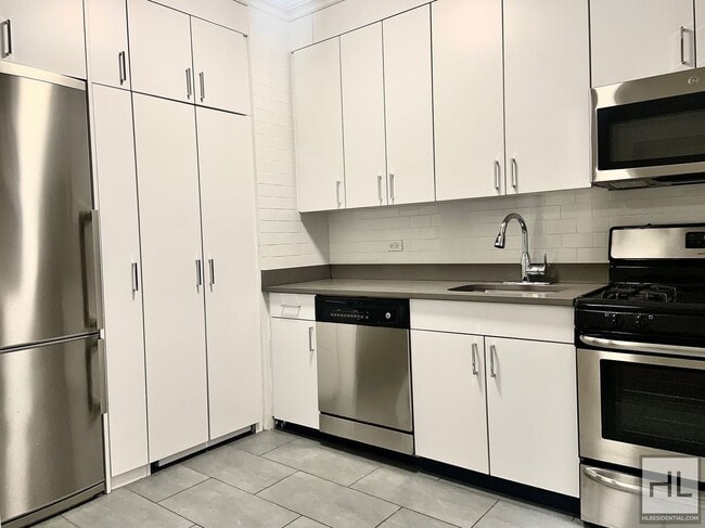 WEST 104 STREET, Unit 35 in New York, NY - Building Photo - Building Photo