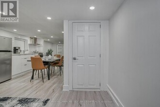 138 Booth Ave in Toronto, ON - Building Photo - Building Photo