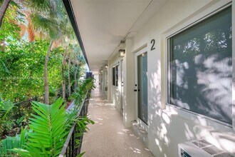 428 Collins Ave in Miami Beach, FL - Building Photo - Building Photo