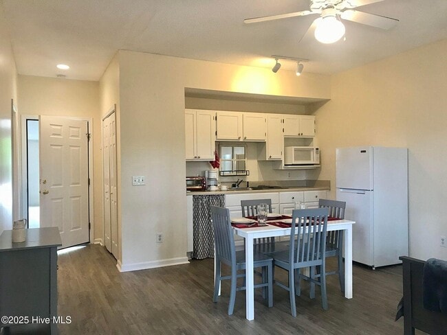 3203 St James Dr SE in Southport, NC - Building Photo - Building Photo