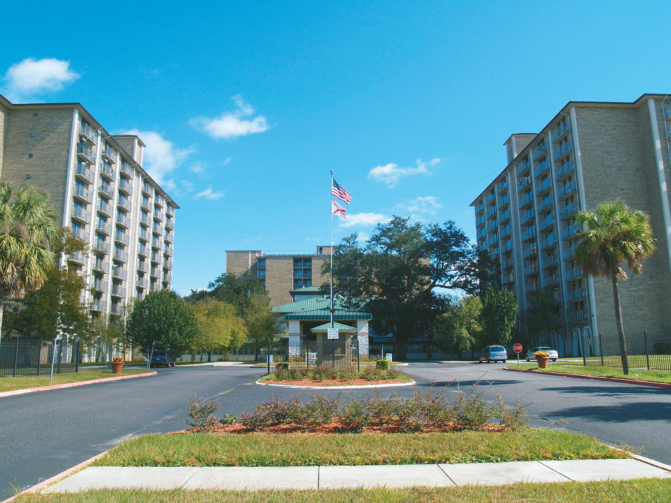 Central Plaza Towers in Mobile, AL - Building Photo