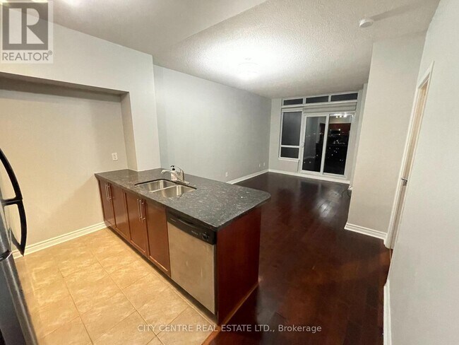 388-1388 Prince of Wales Dr in Mississauga, ON - Building Photo - Building Photo