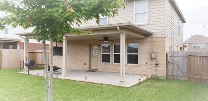 8114 Rosemary Drive in Baytown, TX - Foto de edificio - Building Photo