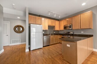 2320 W St Paul Ave in Chicago, IL - Building Photo - Building Photo