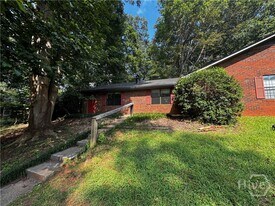 1002 Sweetwater Cir in Athens, GA - Building Photo