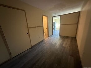1660 E Main St, Unit 5H in Waterbury, CT - Building Photo - Building Photo