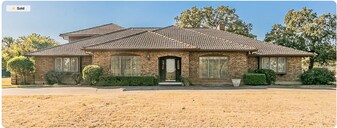 7800 Meadowbrook Dr in Fort Worth, TX - Building Photo