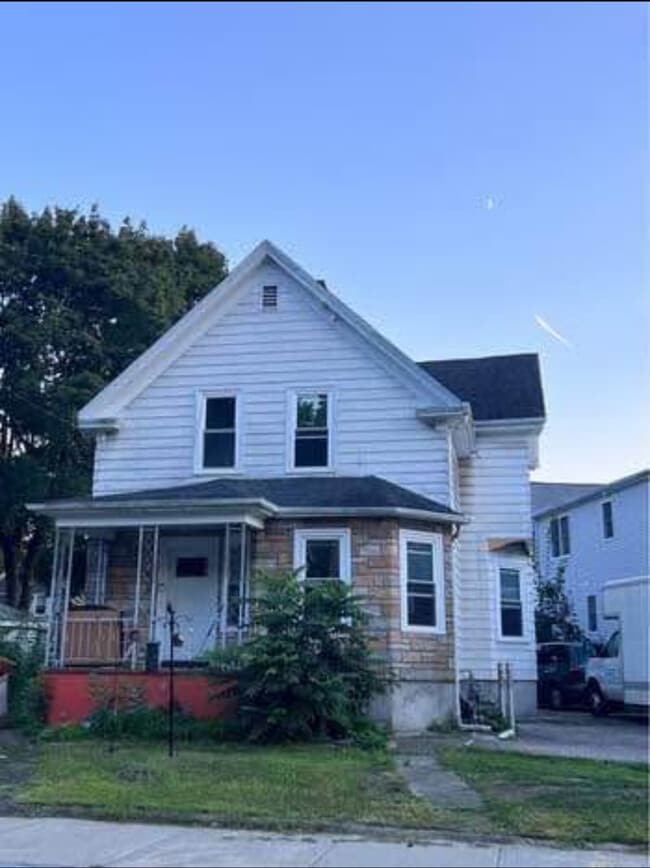127 Emory St in Attleboro, MA - Building Photo - Building Photo
