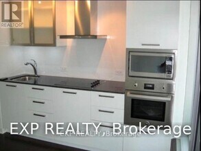 12-612 York St in Toronto, ON - Building Photo - Building Photo