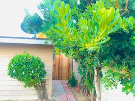 18548 Arminta St, Unit Studio in Los Angeles, CA - Building Photo