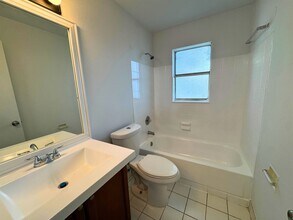 4459 Treehouse Ln in Tamarac, FL - Building Photo - Building Photo