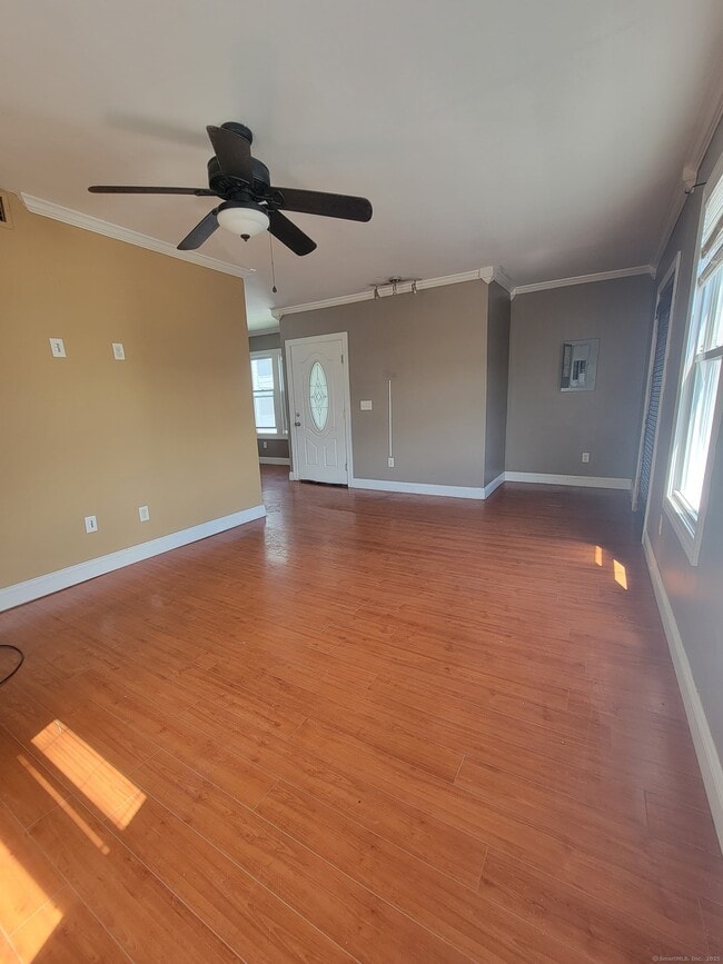 179 Hart St in New Britain, CT - Foto de edificio - Building Photo