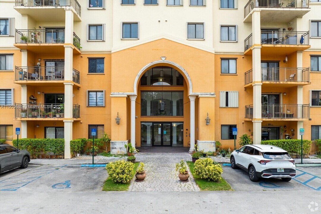 9340 Fontainebleau Blvd in Miami, FL - Building Photo